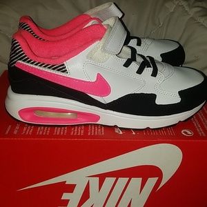 Brand New Girls Nike Air Max St